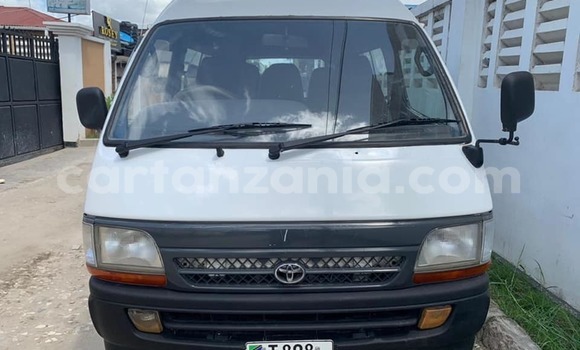 Nunua Ilio tumika Toyota Hiace Nyeupe Gari ndani ya Dar es Salaam nchini Dar es Salaam