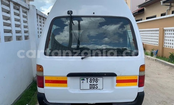 Buy Used Toyota Hiace White Car in Dar es Salaam in Dar es Salaam Buy Used Toyota Hiace White Car in Dar es Salaam in Dar es Salaam