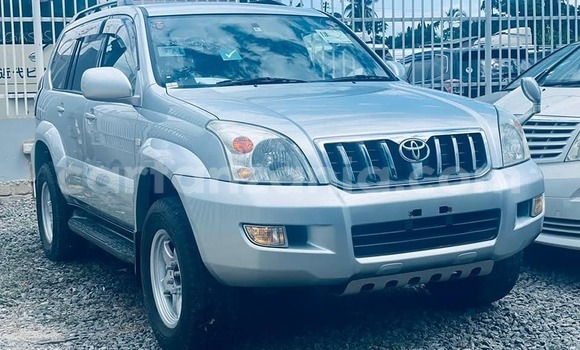 Nunua Ilio tumika Toyota Land Cruiser Prado Fedha Gari ndani ya Dar es Salaam nchini Dar es Salaam