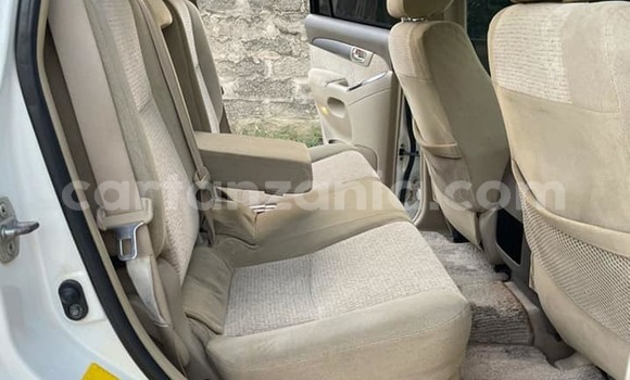 Nunua Ilio tumika Toyota Land Cruiser Prado Nyeupe Gari ndani ya Dar es Salaam nchini Dar es Salaam Nunua Ilio tumika Toyota Land Cruiser Prado Nyeupe Gari ndani ya Dar es Salaam nchini Dar es Salaam