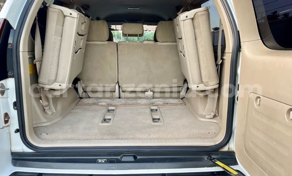 Nunua Ilio tumika Toyota Land Cruiser Prado Nyeupe Gari ndani ya Dar es Salaam nchini Dar es Salaam Nunua Ilio tumika Toyota Land Cruiser Prado Nyeupe Gari ndani ya Dar es Salaam nchini Dar es Salaam