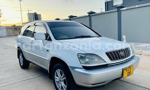Nunua Ilio tumika Toyota Harrier Nyeupe Gari ndani ya Dar es Salaam nchini Dar es Salaam