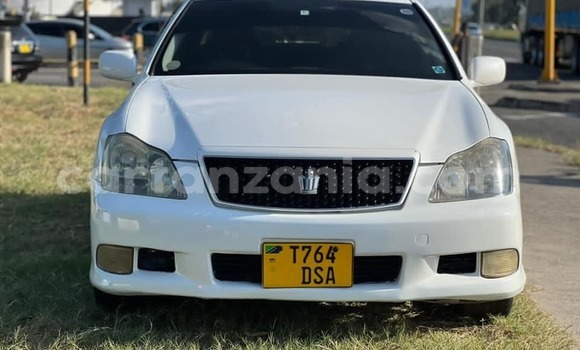 Buy Used Toyota Crown White Car in Dar es Salaam in Dar es Salaam