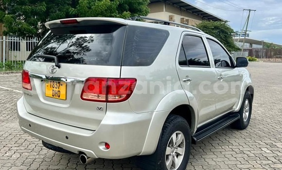Buy Used Toyota Fortuner Beige Car in Dar es Salaam in Dar es Salaam Buy Used Toyota Fortuner Beige Car in Dar es Salaam in Dar es Salaam