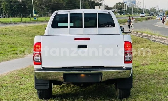 Nunua Ilio tumika Toyota Hilux Nyeupe Gari ndani ya Dar es Salaam nchini Dar es Salaam Nunua Ilio tumika Toyota Hilux Nyeupe Gari ndani ya Dar es Salaam nchini Dar es Salaam