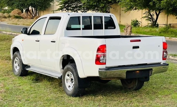 Nunua Ilio tumika Toyota Hilux Nyeupe Gari ndani ya Dar es Salaam nchini Dar es Salaam Nunua Ilio tumika Toyota Hilux Nyeupe Gari ndani ya Dar es Salaam nchini Dar es Salaam