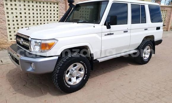 Nunua Imported Toyota Land Cruiser Nyeupe Gari ndani ya Dar es Salaam nchini Dar es Salaam Nunua Imported Toyota Land Cruiser Nyeupe Gari ndani ya Dar es Salaam nchini Dar es Salaam