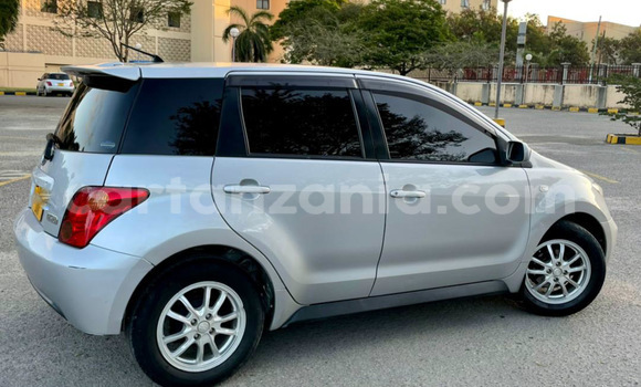 Nunua Ilio tumika Toyota IST Fedha Gari ndani ya Dar es Salaam nchini Dar es Salaam