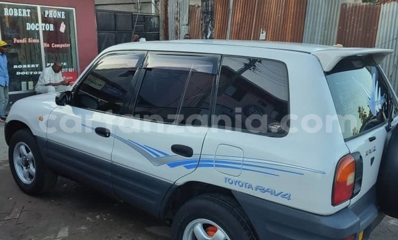 Nunua Ilio tumika Toyota RAV4 Nyeupe Gari ndani ya Dar es Salaam nchini Dar es Salaam Nunua Ilio tumika Toyota RAV4 Nyeupe Gari ndani ya Dar es Salaam nchini Dar es Salaam