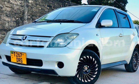 Buy Used Toyota IST White Car in Dar es Salaam in Dar es Salaam Buy Used Toyota IST White Car in Dar es Salaam in Dar es Salaam