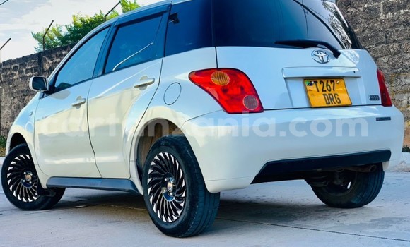 Buy Used Toyota IST White Car in Dar es Salaam in Dar es Salaam Buy Used Toyota IST White Car in Dar es Salaam in Dar es Salaam