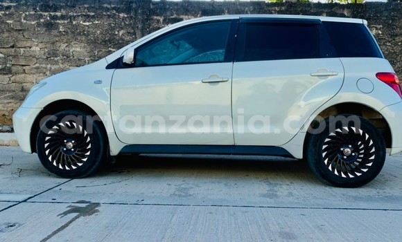 Buy Used Toyota IST White Car in Dar es Salaam in Dar es Salaam Buy Used Toyota IST White Car in Dar es Salaam in Dar es Salaam
