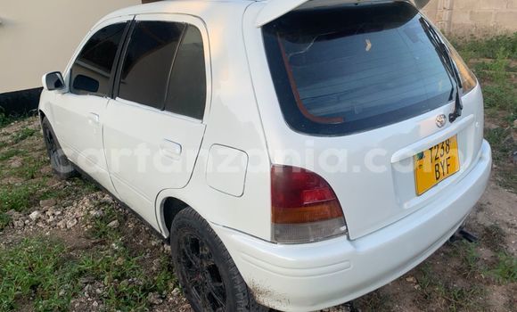 Nunua Ilio tumika Toyota Starlet Nyeupe Gari ndani ya Dar es Salaam nchini Dar es Salaam
