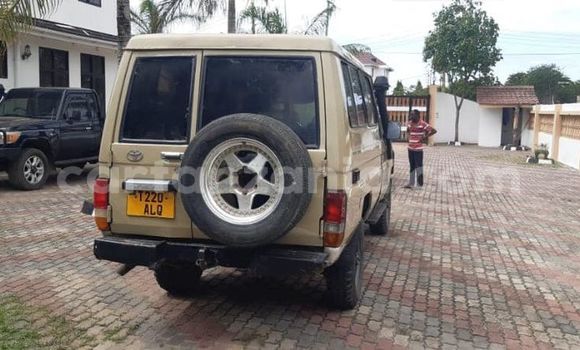 Nunua Ilio tumika Toyota Land Cruiser Nyeupe Gari ndani ya Dar es Salaam nchini Dar es Salaam Nunua Ilio tumika Toyota Land Cruiser Nyeupe Gari ndani ya Dar es Salaam nchini Dar es Salaam