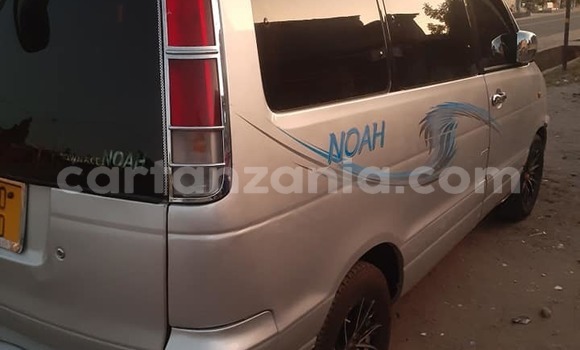 Nunua Ilio tumika Toyota Noah Fedha Gari ndani ya Dar es Salaam nchini Dar es Salaam Nunua Ilio tumika Toyota Noah Fedha Gari ndani ya Dar es Salaam nchini Dar es Salaam