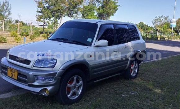 Nunua Ilio tumika Toyota RAV4 Nyeupe Gari ndani ya Dar es Salaam nchini Dar es Salaam Nunua Ilio tumika Toyota RAV4 Nyeupe Gari ndani ya Dar es Salaam nchini Dar es Salaam