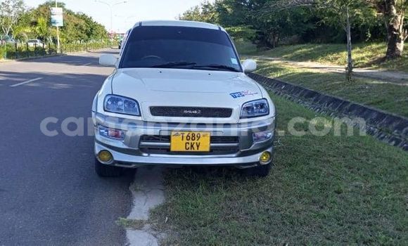 Nunua Ilio tumika Toyota RAV4 Nyeupe Gari ndani ya Dar es Salaam nchini Dar es Salaam Nunua Ilio tumika Toyota RAV4 Nyeupe Gari ndani ya Dar es Salaam nchini Dar es Salaam