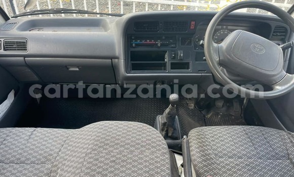 Nunua Ilio tumika Toyota Hiace Nyeusi Gari ndani ya Dar es Salaam nchini Dar es Salaam Nunua Ilio tumika Toyota Hiace Nyeusi Gari ndani ya Dar es Salaam nchini Dar es Salaam