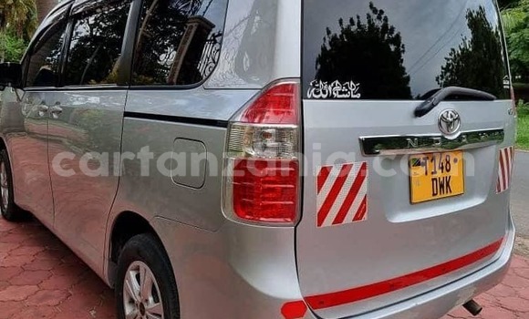 Nunua Ilio tumika Toyota Noah Fedha Gari ndani ya Dar es Salaam nchini Dar es Salaam Nunua Ilio tumika Toyota Noah Fedha Gari ndani ya Dar es Salaam nchini Dar es Salaam