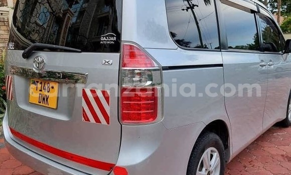 Nunua Ilio tumika Toyota Noah Fedha Gari ndani ya Dar es Salaam nchini Dar es Salaam Nunua Ilio tumika Toyota Noah Fedha Gari ndani ya Dar es Salaam nchini Dar es Salaam