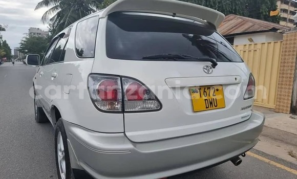 Nunua Ilio tumika Toyota Harrier Nyeupe Gari ndani ya Dar es Salaam nchini Dar es Salaam Nunua Ilio tumika Toyota Harrier Nyeupe Gari ndani ya Dar es Salaam nchini Dar es Salaam