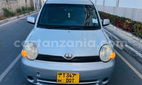 Buy Used Toyota Sienta Blue Car in Dar es Salaam in Dar es Salaam