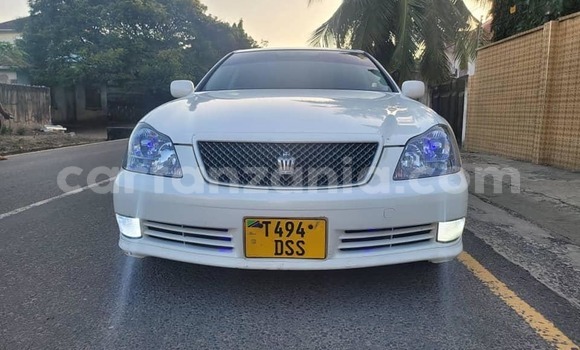 Buy Used Toyota Crown White Car in Dar es Salaam in Dar es Salaam Buy Used Toyota Crown White Car in Dar es Salaam in Dar es Salaam