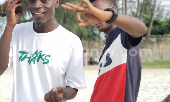 Nunua Mpya Ford AEV AMBULANCE Bluu Lori ndani ya Iringa nchini Iringa Nunua Mpya Ford AEV AMBULANCE Bluu Lori ndani ya Iringa nchini Iringa