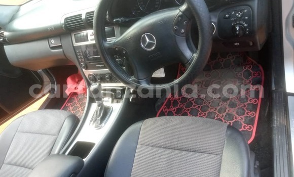 Nunua Ilio tumika Mercedes-Benz C180 coupe Fedha Gari ndani ya Dar es Salaam nchini Dar es Salaam