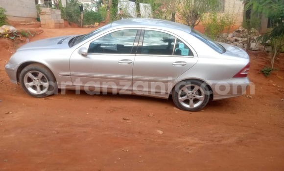 Nunua Ilio tumika Mercedes-Benz C180 coupe Fedha Gari ndani ya Dar es Salaam nchini Dar es Salaam Nunua Ilio tumika Mercedes-Benz C180 coupe Fedha Gari ndani ya Dar es Salaam nchini Dar es Salaam