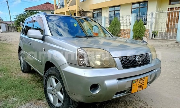 Nunua Ilio tumika Nissan X–Trail Fedha Gari ndani ya Dar es Salaam nchini Dar es Salaam