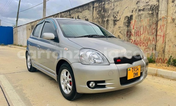 Nunua Ilio tumika Toyota Vitz Fedha Gari ndani ya Dar es Salaam nchini Dar es Salaam