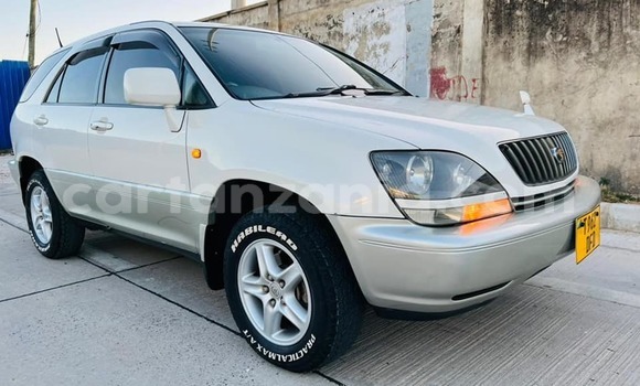 Buy Used Toyota Harrier White Car in Dar es Salaam in Dar es Salaam