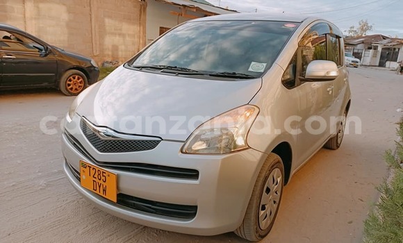 Nunua Ilio tumika Toyota Ractis Fedha Gari ndani ya Dar es Salaam nchini Dar es Salaam