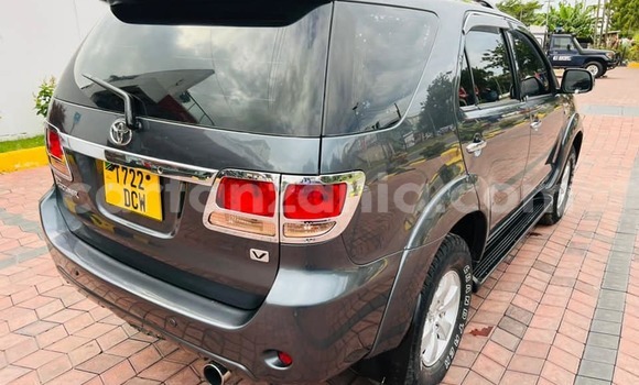 Nunua Ilio tumika Toyota Fortuner Bluu Gari ndani ya Dar es Salaam nchini Dar es Salaam Nunua Ilio tumika Toyota Fortuner Bluu Gari ndani ya Dar es Salaam nchini Dar es Salaam