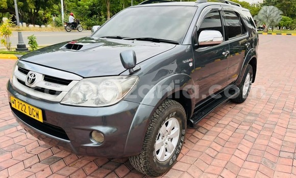 Nunua Ilio tumika Toyota Fortuner Bluu Gari ndani ya Dar es Salaam nchini Dar es Salaam Nunua Ilio tumika Toyota Fortuner Bluu Gari ndani ya Dar es Salaam nchini Dar es Salaam
