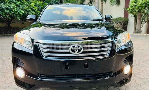 Nunua Ilio tumika Toyota Vanguard Nyeusi Gari ndani ya Dar es Salaam nchini Dar es Salaam