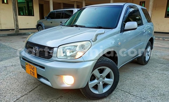 Nunua Ilio tumika Toyota RAV4 Fedha Gari ndani ya Dar es Salaam nchini Dar es Salaam