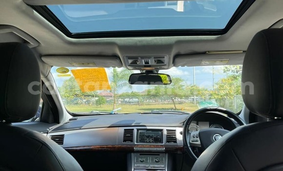 Nunua Ilio tumika Jaguar XE Bluu Gari ndani ya Dar es Salaam nchini Dar es Salaam Nunua Ilio tumika Jaguar XE Bluu Gari ndani ya Dar es Salaam nchini Dar es Salaam