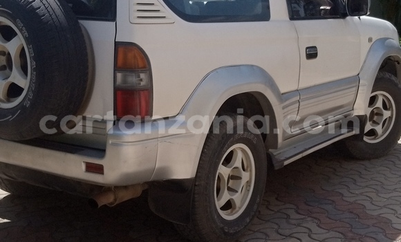 Nunua Ilio tumika Toyota Prado Nyeupe Gari ndani ya Dar es Salaam nchini Dar es Salaam