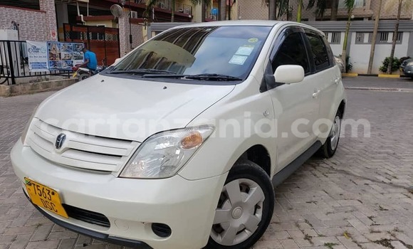 Buy Used Suzuki Swift White Car in Dar es Salaam in Dar es Salaam