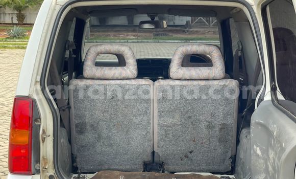 Nunua Ilio tumika Suzuki Jimny Nyeupe Gari ndani ya Dar es Salaam nchini Dar es Salaam Nunua Ilio tumika Suzuki Jimny Nyeupe Gari ndani ya Dar es Salaam nchini Dar es Salaam