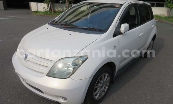 Buy Import Toyota IST White Car in Dar es Salaam in Dar es Salaam Buy Import Toyota IST White Car in Dar es Salaam in Dar es Salaam