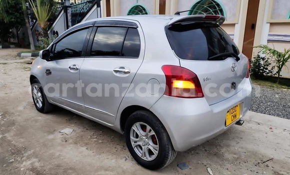 Nunua Ilio tumika Toyota Vitz Fedha Gari ndani ya Dar es Salaam nchini Dar es Salaam