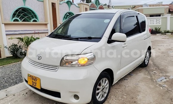 Buy Used Toyota Porte White Car in Dar es Salaam in Dar es Salaam
