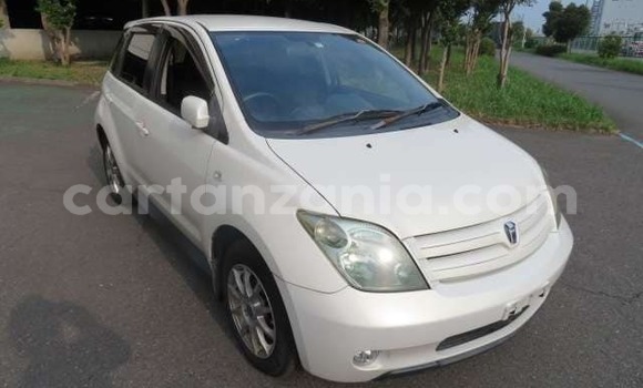Buy Import Toyota IST White Car in Dar es Salaam in Dar es Salaam Buy Import Toyota IST White Car in Dar es Salaam in Dar es Salaam