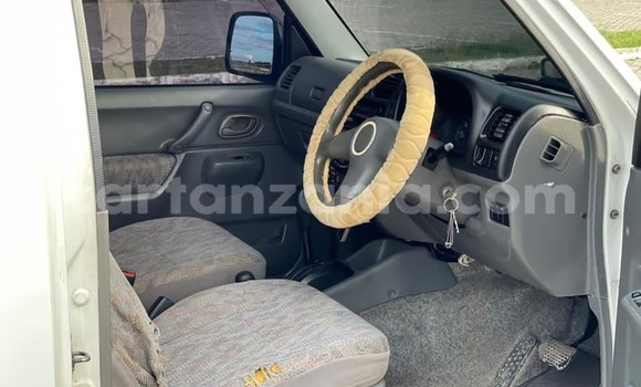 Nunua Ilio tumika Suzuki Jimny Nyeupe Gari ndani ya Dar es Salaam nchini Dar es Salaam Nunua Ilio tumika Suzuki Jimny Nyeupe Gari ndani ya Dar es Salaam nchini Dar es Salaam
