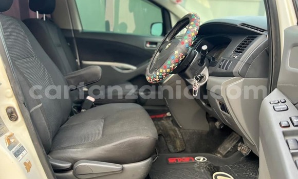 Nunua Ilio tumika Toyota ISis Nyeupe Gari ndani ya Dar es Salaam nchini Dar es Salaam Nunua Ilio tumika Toyota ISis Nyeupe Gari ndani ya Dar es Salaam nchini Dar es Salaam