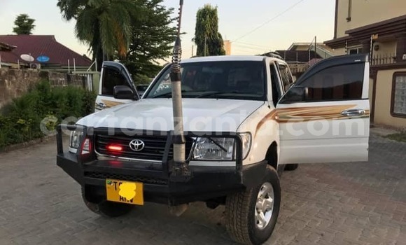 Buy Used Toyota Land Cruiser White Car in Dar es Salaam in Dar es Salaam