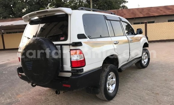 Nunua Ilio tumika Toyota Land Cruiser Nyeupe Gari ndani ya Dar es Salaam nchini Dar es Salaam Nunua Ilio tumika Toyota Land Cruiser Nyeupe Gari ndani ya Dar es Salaam nchini Dar es Salaam